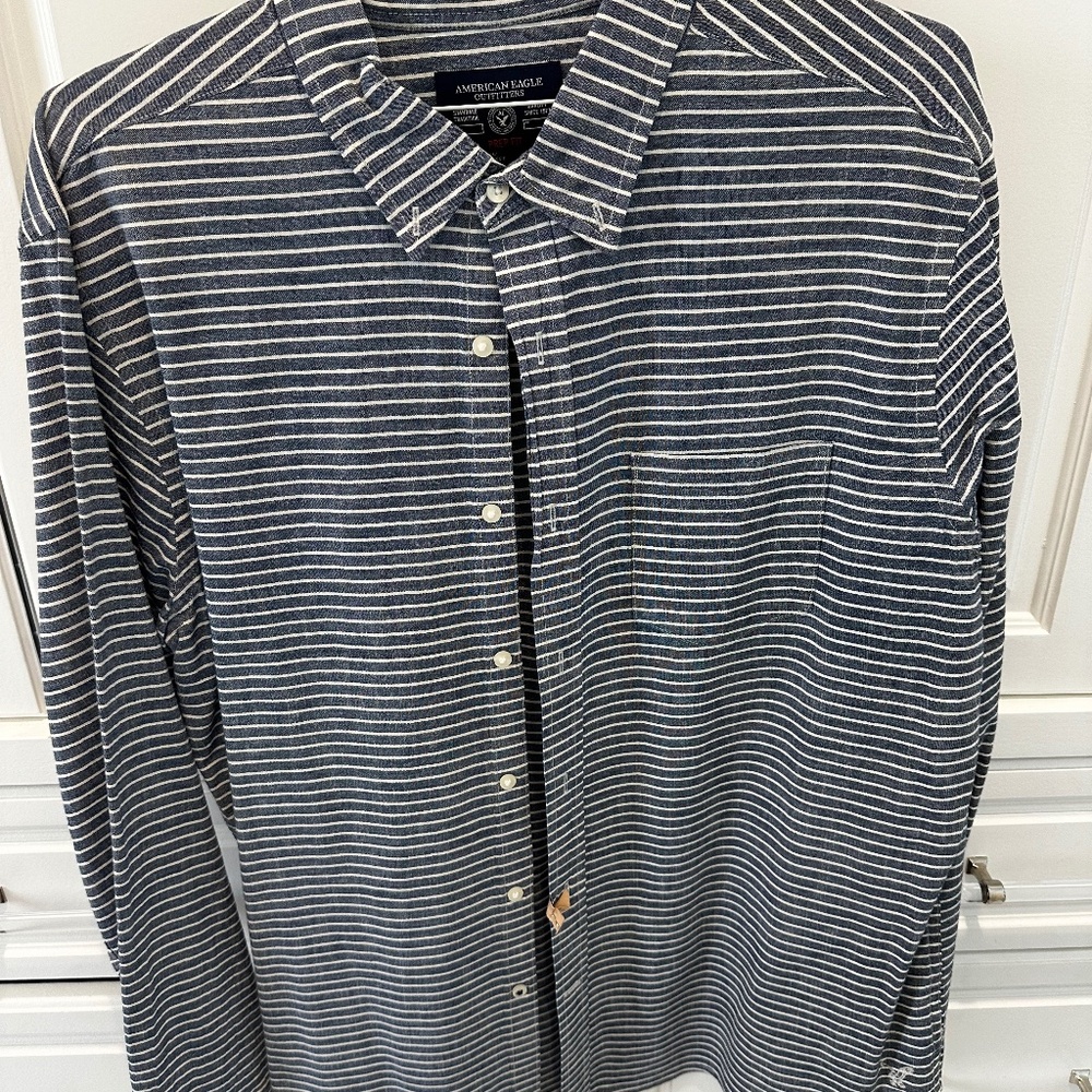 EUC Men’s AE Chambray Long Sleeve Buttondown size XL